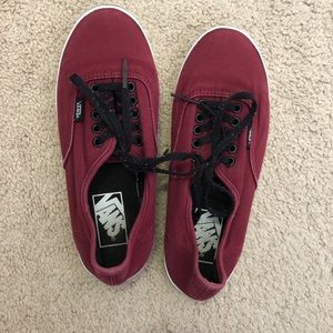 VGUC burgundy Vans Size 6